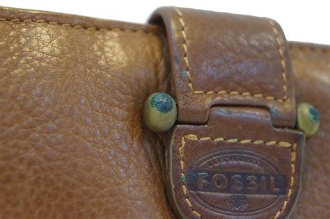 discontinued fossil wallets for women.